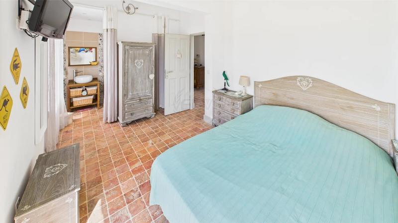 Maison - 250 m² - 8 pièces