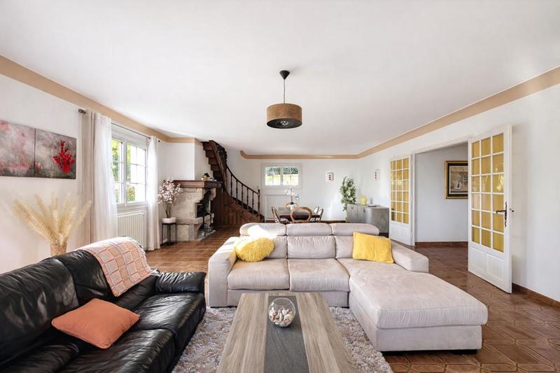 Maison - 318 m² - 11 pièces