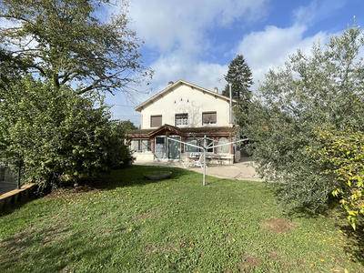 Maison - 259 m² - 9 pièces