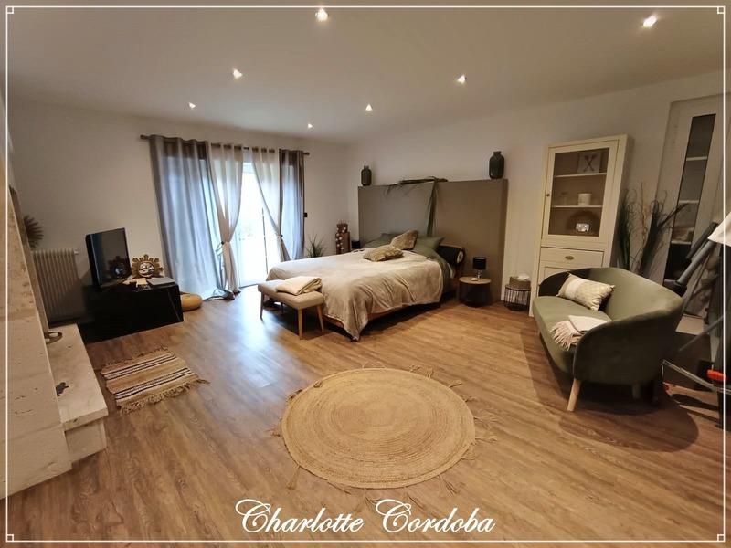 Maison - 313 m² - 10 pièces