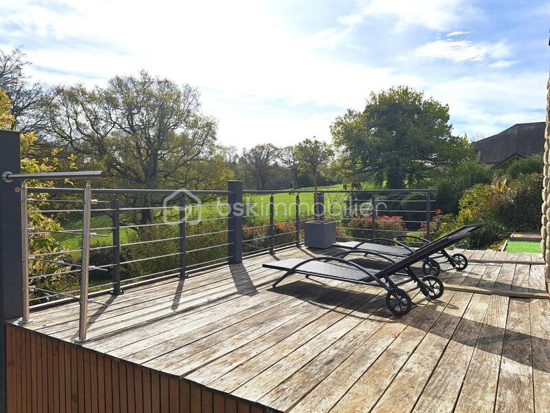 Demeure - 249 m² - 9 pièces