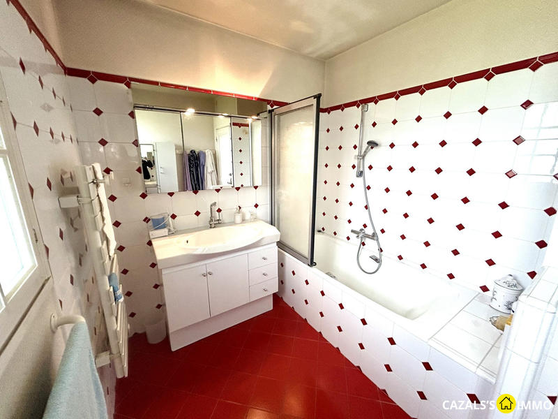 Maison traditionnelle - 204 m² - 9 pièces