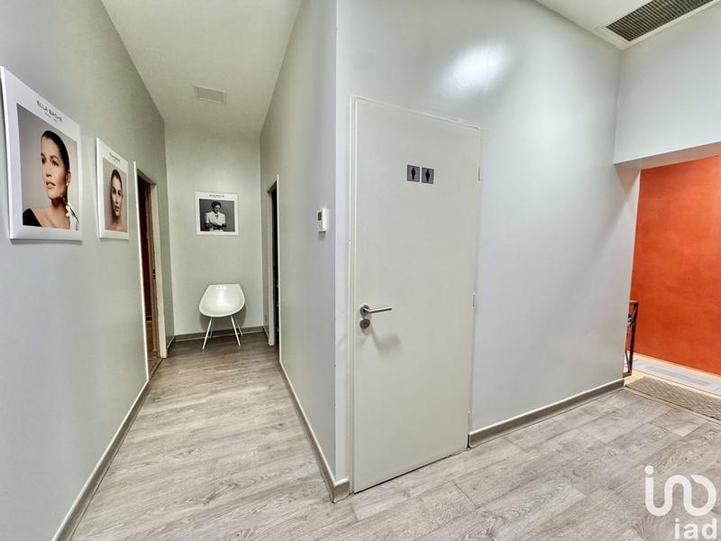 Local commercial - 221 m²