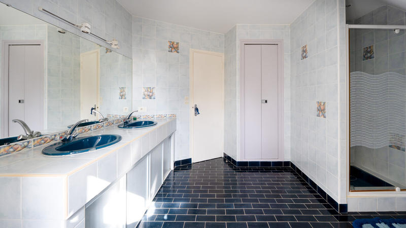 Maison - 325 m² - 7 pièces