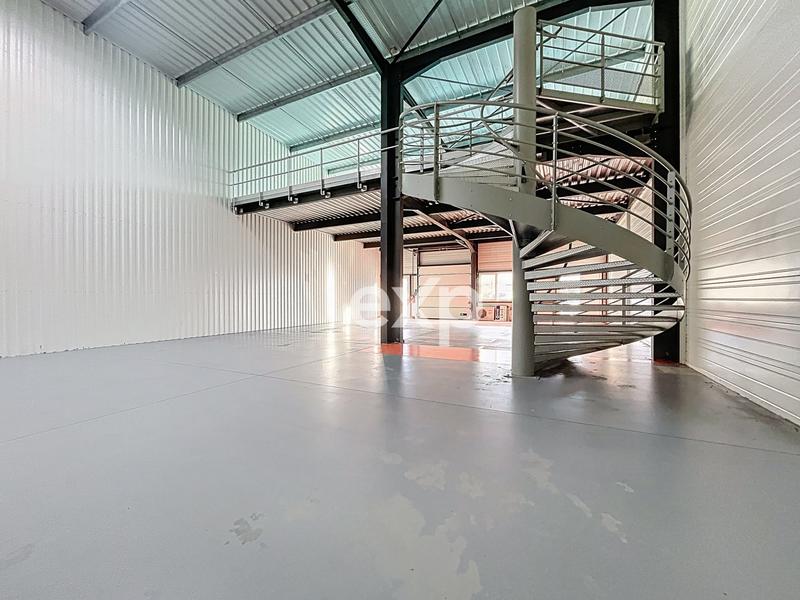 Local d'activités - 337 m²