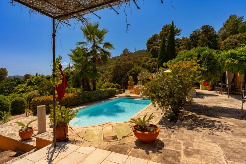 Mas - 240 m² - 6 pièces