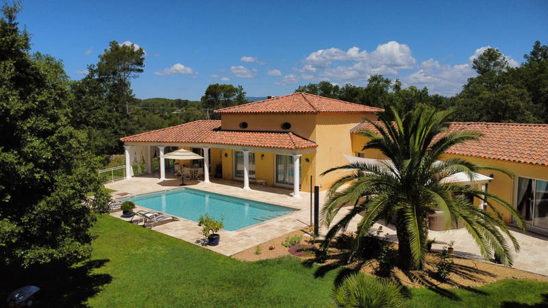 Propriété - 190 m² - 6 pièces