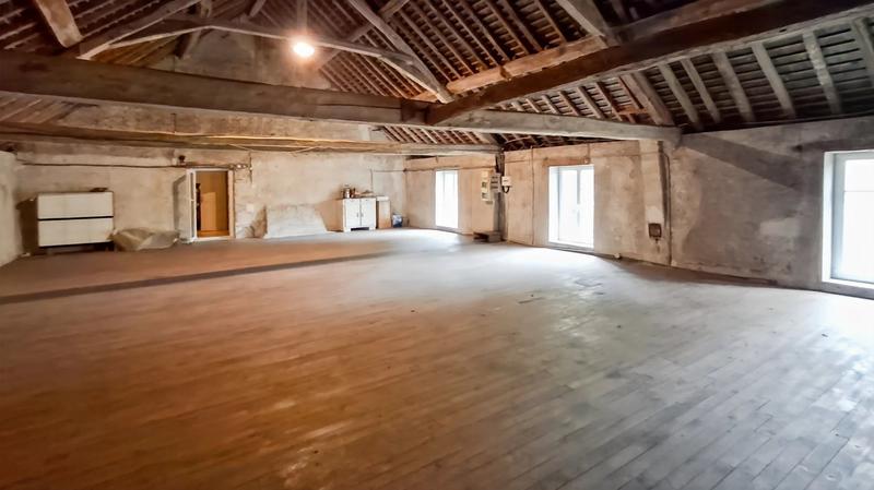 Maison - 223 m² - 9 pièces