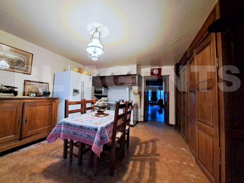 Maison - 300 m² - 7 pièces