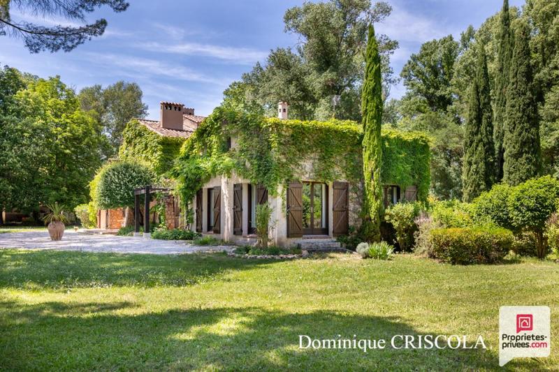 Maison - 300 m² - 12 pièces