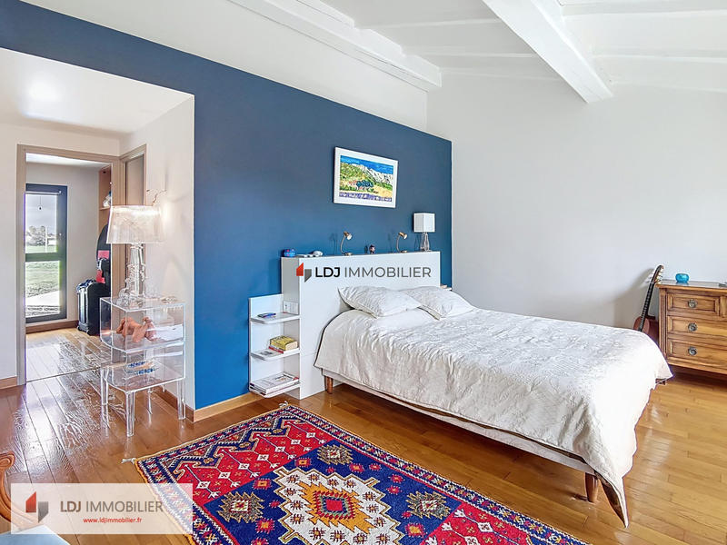 Maison - 260 m² - 6 pièces