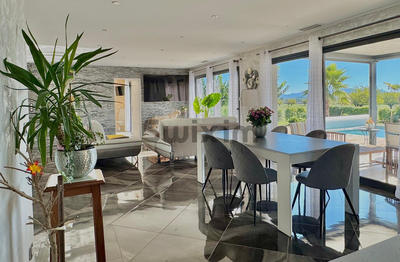 Propriété - 167 m² - 5 pièces