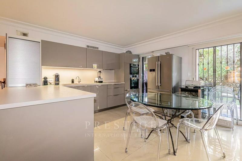 Appartement - 93 m² - 4 pièces