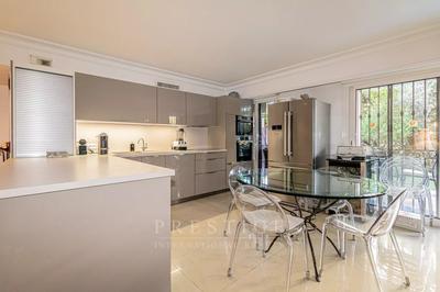 Appartement - 93 m² - 4 pièces