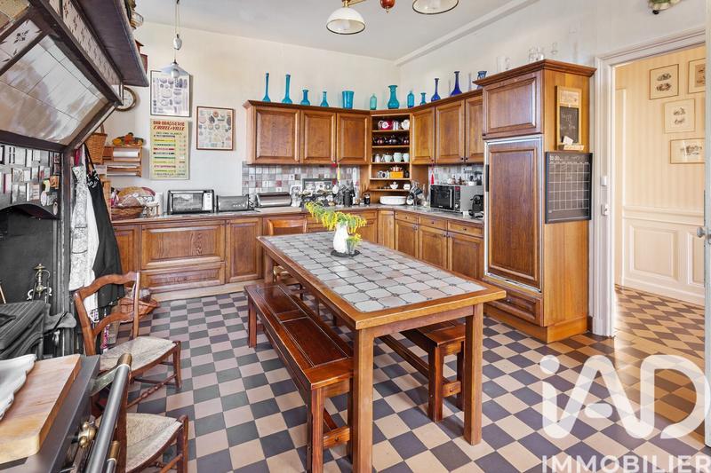 Maison - 302 m² - 12 pièces