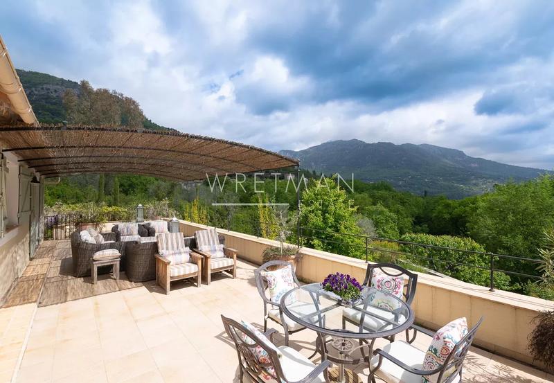 Villa - 260 m² - 8 pièces