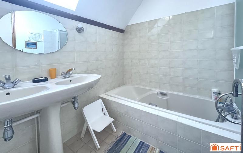 Maison - 204 m² - 8 pièces