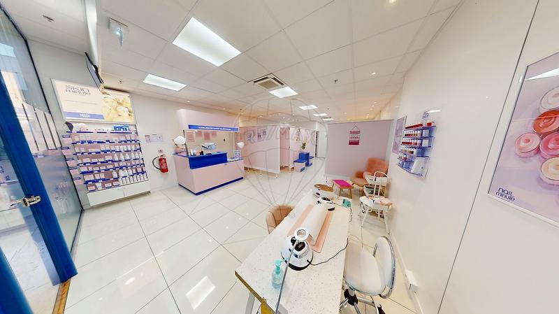 Local commercial - 104 m² - 6 pièces