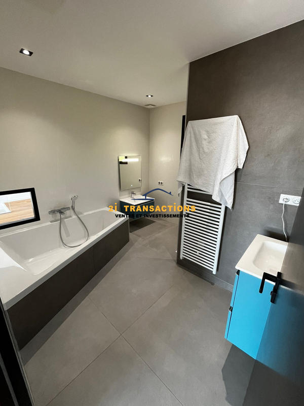 Maison - 240 m² - 6 pièces