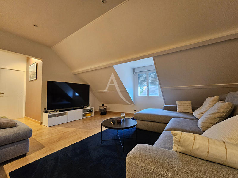 Maison - 213 m² - 6 pièces