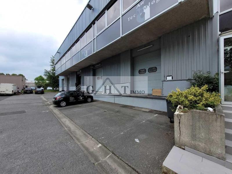 Entrepôt - 1 423 m²