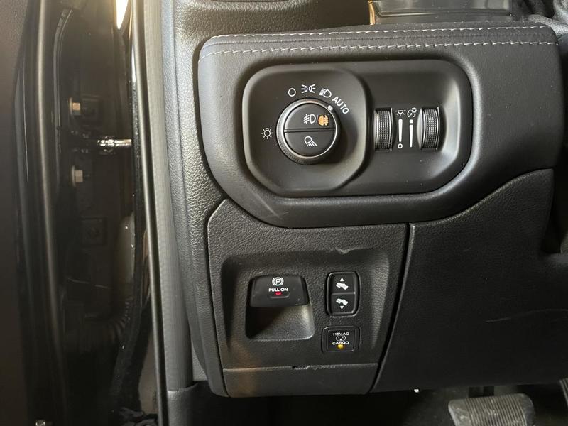 Dodge Ram V8 5,7l Crew Limited Box Tva