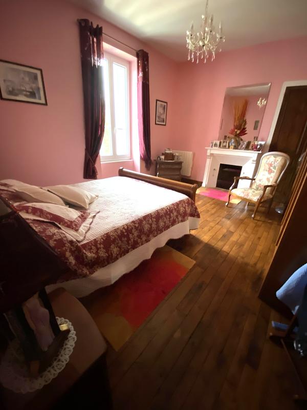 Maison ancienne - 243 m² - 7 pièces