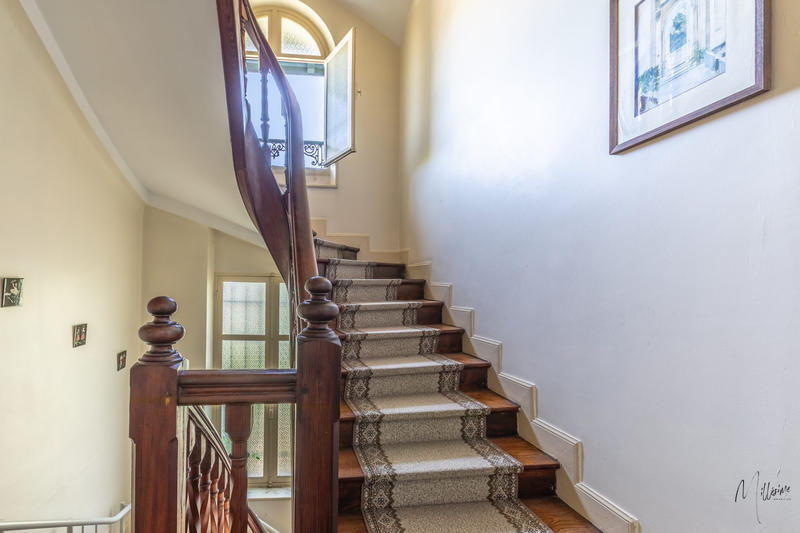 Maison - 288 m² - 12 pièces