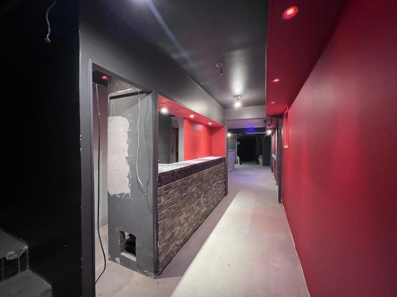 Local commercial - 163 m² - 7 pièces