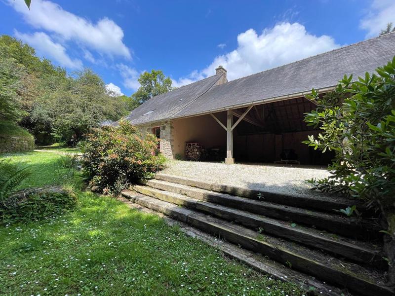 Propriété - 890 m² - 26 pièces