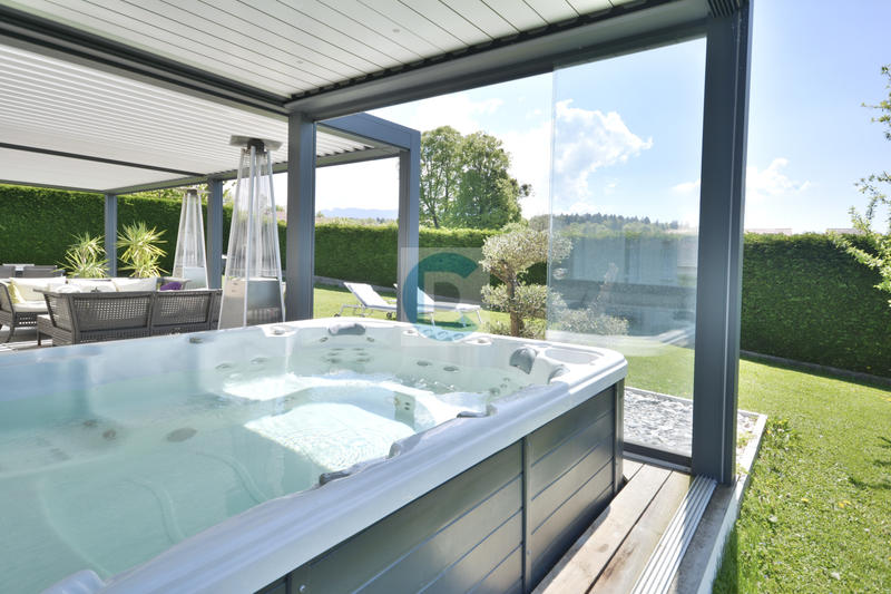 Maison - 228 m² - 8 pièces