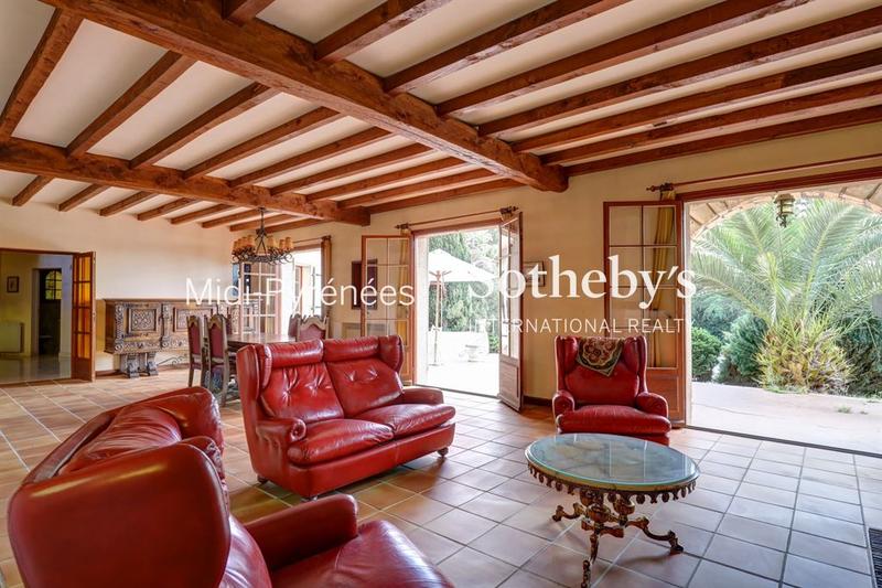 Maison - 242 m² - 6 pièces