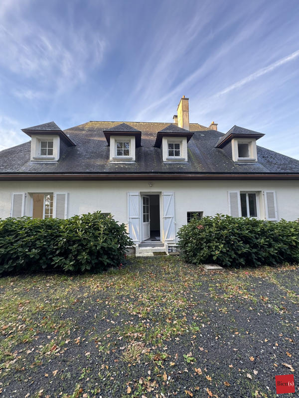 Maison contemporaine - 237 m² - 11 pièces