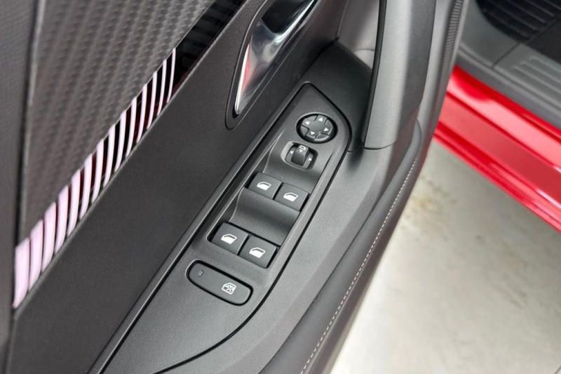 Peugeot 2008 Hybride 145 E-Dcs6 Allure