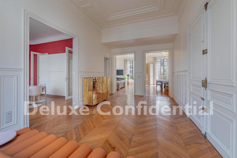 Appartement - 226 m² - 7 pièces