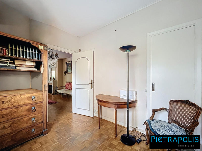 Maison - 250 m² - 8 pièces