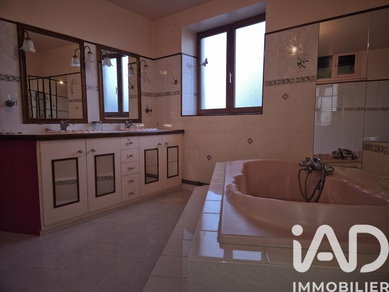 Maison - 239 m² - 7 pièces