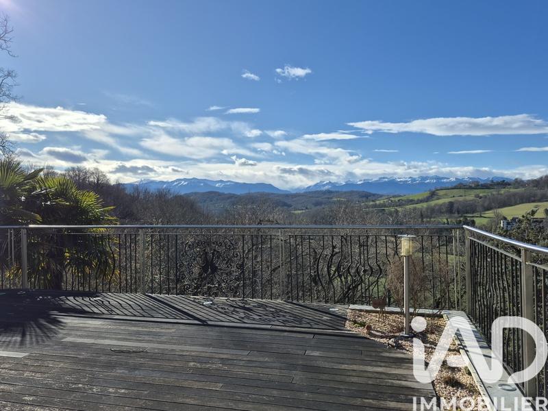 Maison - 235 m² - 9 pièces