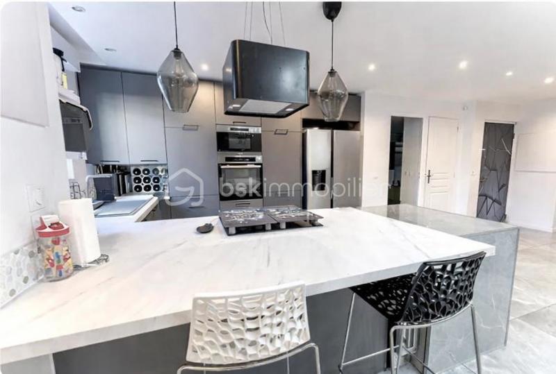 Appartement - 125 m² - 5 pièces