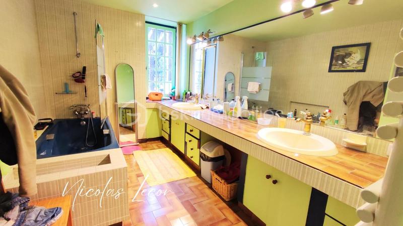 Maison - 195 m² - 7 pièces