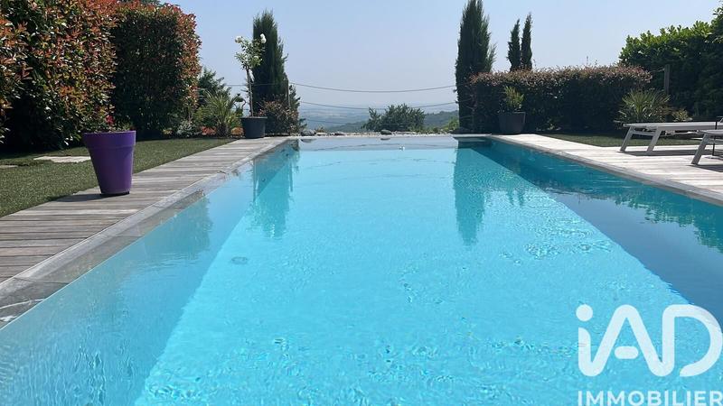 Maison - 220 m² - 9 pièces