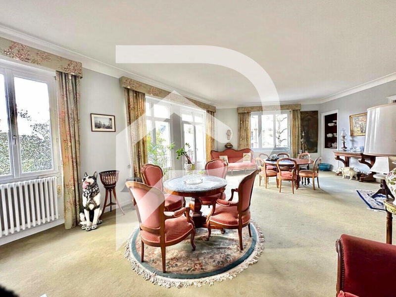 Appartement - 166 m² - 6 pièces