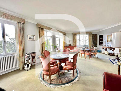 Appartement - 166 m² - 6 pièces