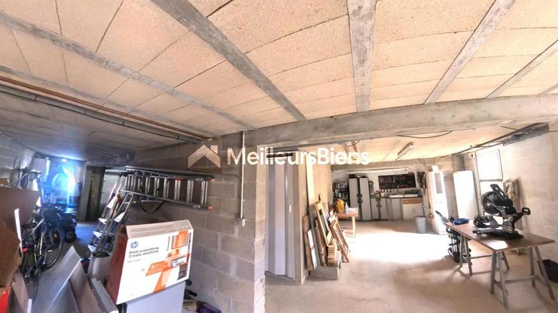 Maison traditionnelle - 186 m² - 8 pièces