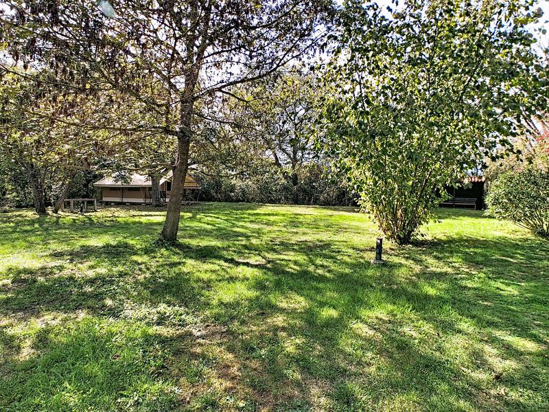 Propriété - 377 m² - 11 pièces