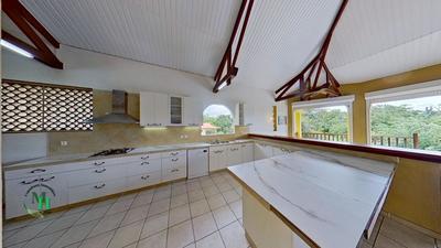 Villa - 274 m² - 6 pièces