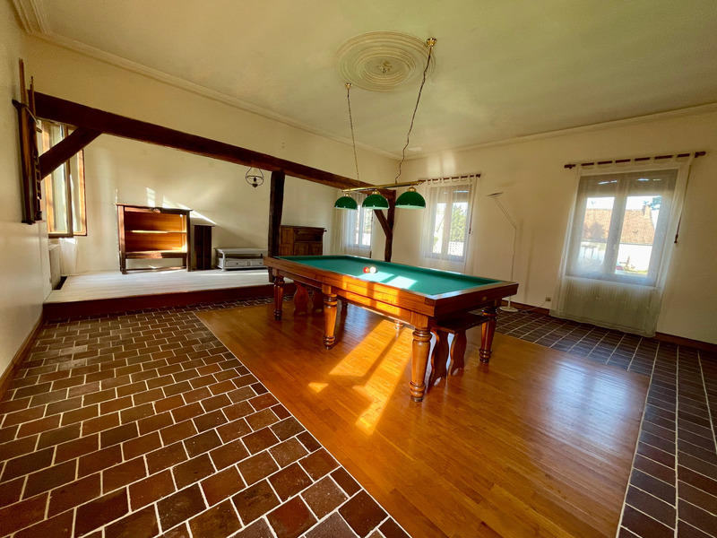 Maison - 210 m² - 7 pièces