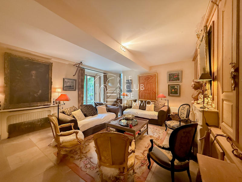 Maison - 280 m² - 10 pièces