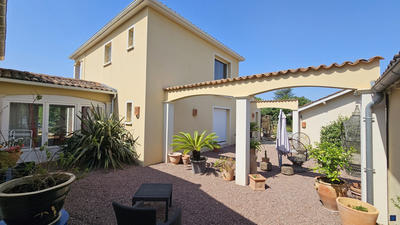 Maison contemporaine - 273 m² - 9 pièces