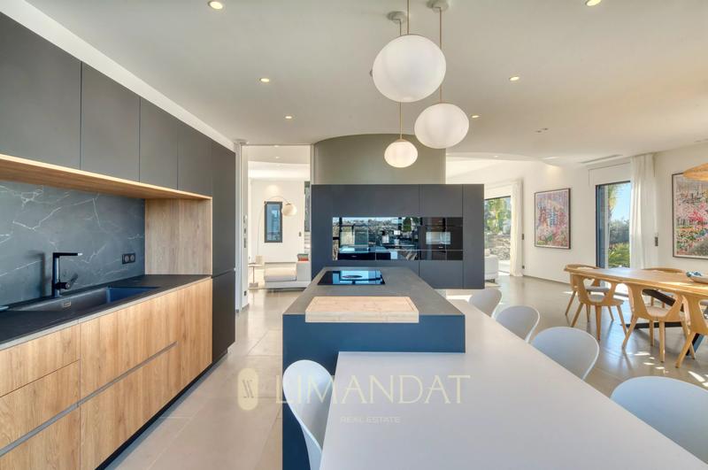 Villa - 650 m² - 17 pièces